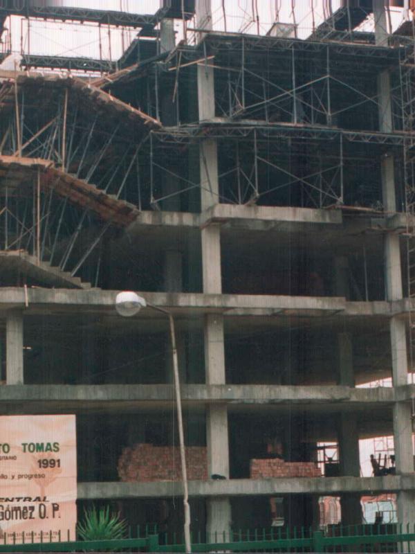 Construcción biblioteca central Fray Luis J Torres